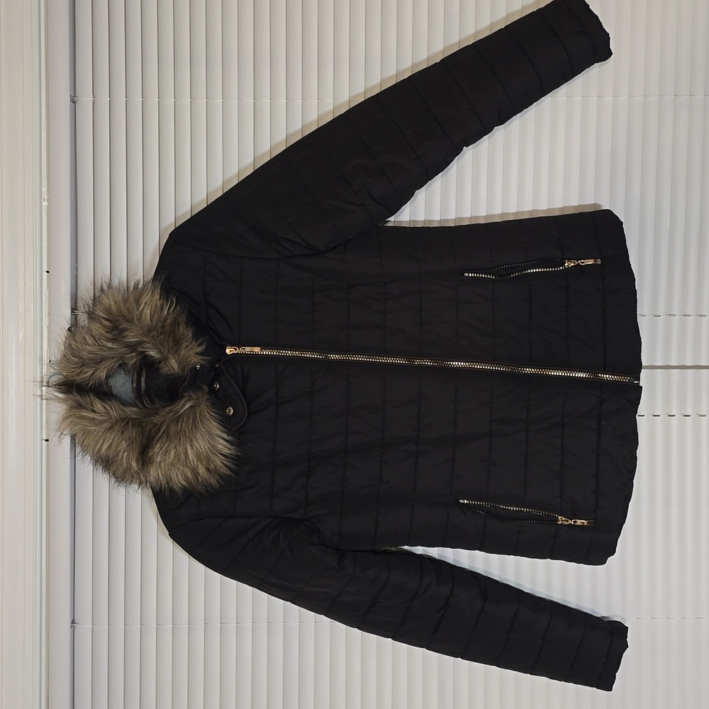 Chic Black Quilted Jacket – Faux-Fur Collar, Asymmetrical Zip, Size L